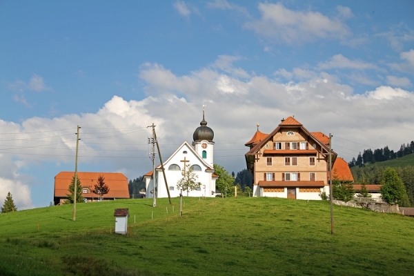 Über die First zum Wallfahrtsort Heiligkreuz