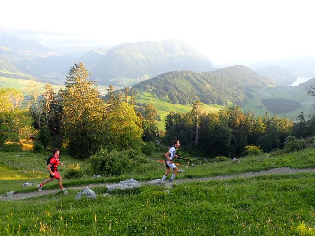 Oliver Imfeld (rechts) beim Endspurt seiner Grenz-Tour Luzern am Bürgenstock.